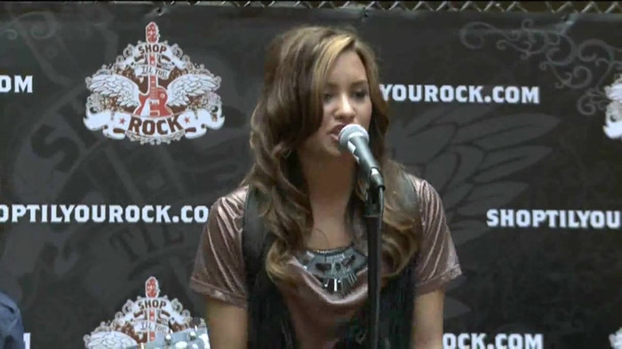 Demi Lovato  Live at Glendale Galleria  in LA for Cambio in HD 02650