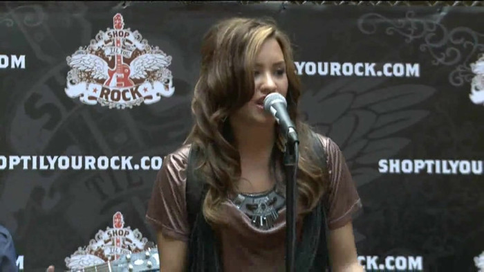 Demi Lovato  Live at Glendale Galleria  in LA for Cambio in HD 02654 - Demilush - Live at Glendale Galleria in LA for Cambio Part oo5