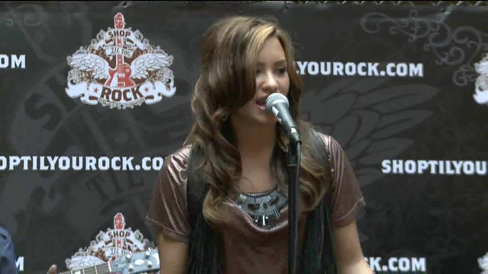 Demi Lovato  Live at Glendale Galleria  in LA for Cambio in HD 02655 - Demilush - Live at Glendale Galleria in LA for Cambio Part oo5
