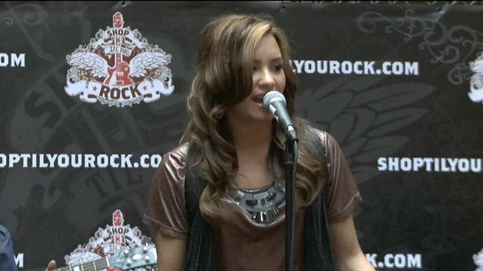 Demi Lovato  Live at Glendale Galleria  in LA for Cambio in HD 02657