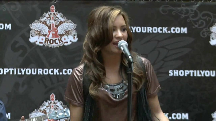 Demi Lovato  Live at Glendale Galleria  in LA for Cambio in HD 02658 - Demilush - Live at Glendale Galleria in LA for Cambio Part oo5