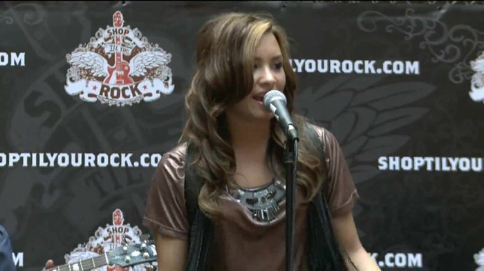 Demi Lovato  Live at Glendale Galleria  in LA for Cambio in HD 02659 - Demilush - Live at Glendale Galleria in LA for Cambio Part oo5