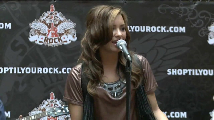 Demi Lovato  Live at Glendale Galleria  in LA for Cambio in HD 02662