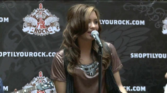 Demi Lovato  Live at Glendale Galleria  in LA for Cambio in HD 02664 - Demilush - Live at Glendale Galleria in LA for Cambio Part oo5
