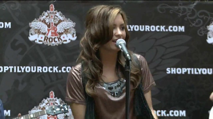Demi Lovato  Live at Glendale Galleria  in LA for Cambio in HD 02665 - Demilush - Live at Glendale Galleria in LA for Cambio Part oo5