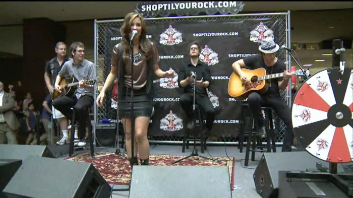 Demi Lovato  Live at Glendale Galleria  in LA for Cambio in HD 02220