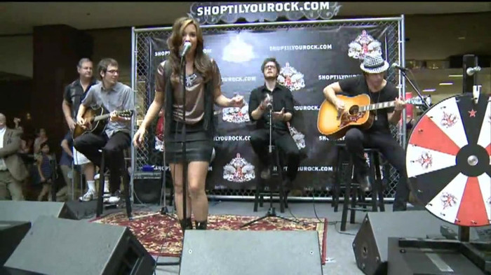 Demi Lovato  Live at Glendale Galleria  in LA for Cambio in HD 02222