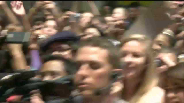 Demi Lovato  Live at Glendale Galleria  in LA for Cambio in HD 02225