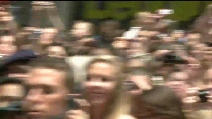 Demi Lovato  Live at Glendale Galleria  in LA for Cambio in HD 02232