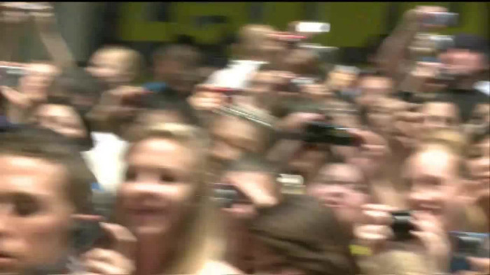 Demi Lovato  Live at Glendale Galleria  in LA for Cambio in HD 02236