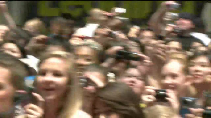Demi Lovato  Live at Glendale Galleria  in LA for Cambio in HD 02238