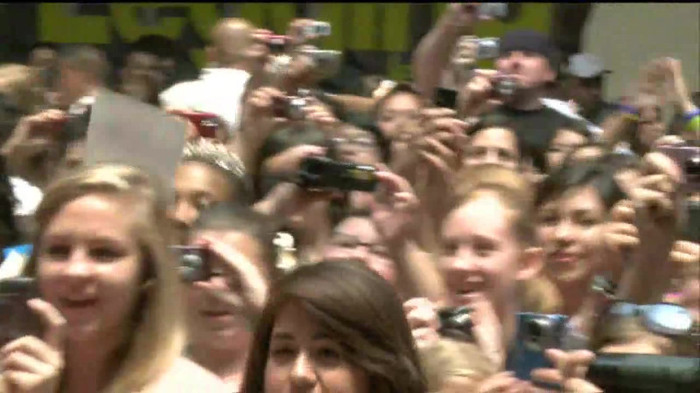 Demi Lovato  Live at Glendale Galleria  in LA for Cambio in HD 02246