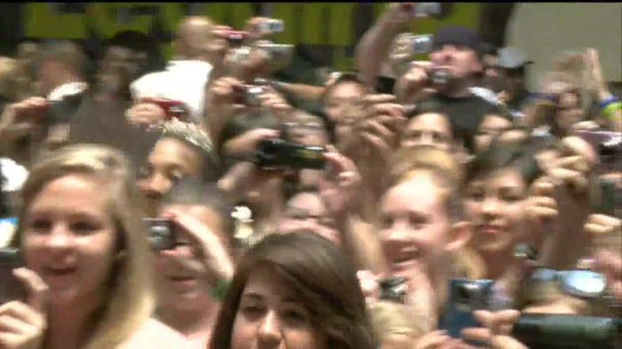 Demi Lovato  Live at Glendale Galleria  in LA for Cambio in HD 02247