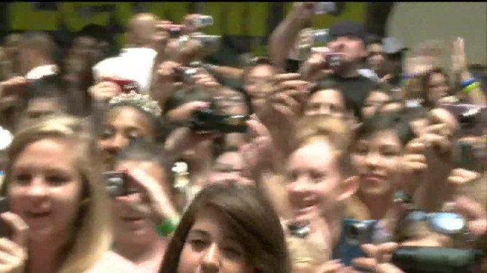 Demi Lovato  Live at Glendale Galleria  in LA for Cambio in HD 02248