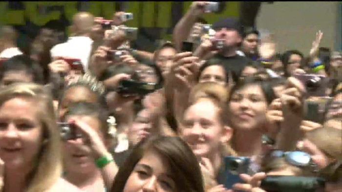 Demi Lovato  Live at Glendale Galleria  in LA for Cambio in HD 02252
