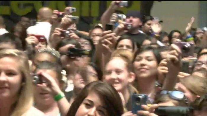 Demi Lovato  Live at Glendale Galleria  in LA for Cambio in HD 02254