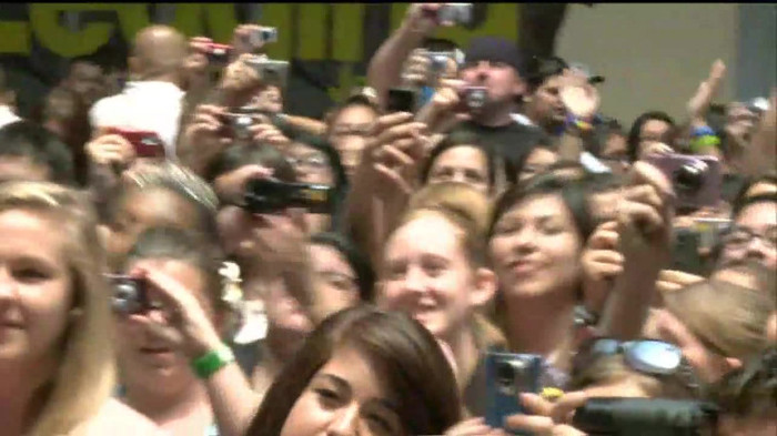 Demi Lovato  Live at Glendale Galleria  in LA for Cambio in HD 02256
