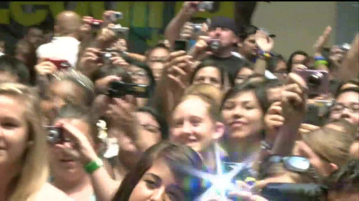Demi Lovato  Live at Glendale Galleria  in LA for Cambio in HD 02257