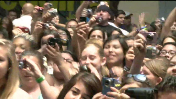Demi Lovato  Live at Glendale Galleria  in LA for Cambio in HD 02262