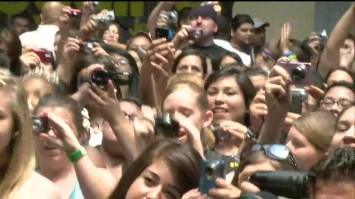 Demi Lovato  Live at Glendale Galleria  in LA for Cambio in HD 02266