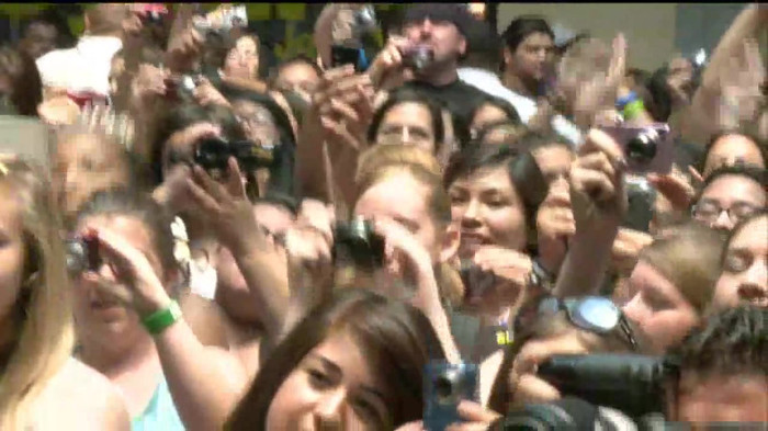 Demi Lovato  Live at Glendale Galleria  in LA for Cambio in HD 02268