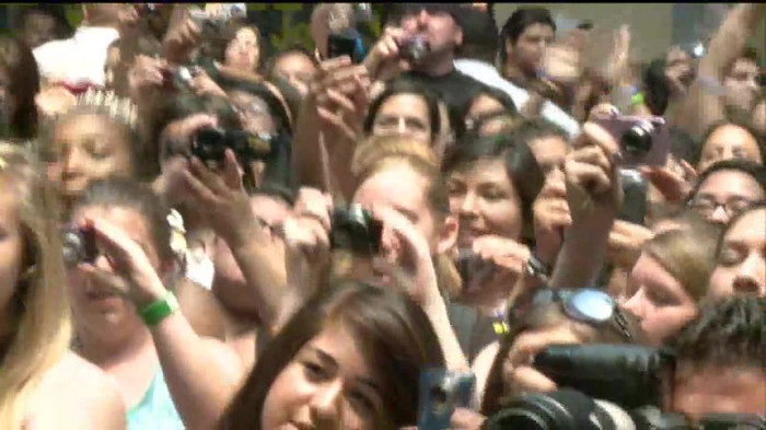 Demi Lovato  Live at Glendale Galleria  in LA for Cambio in HD 02270