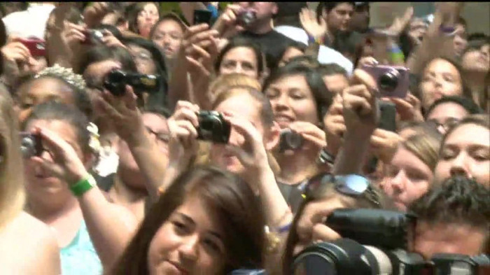 Demi Lovato  Live at Glendale Galleria  in LA for Cambio in HD 02276