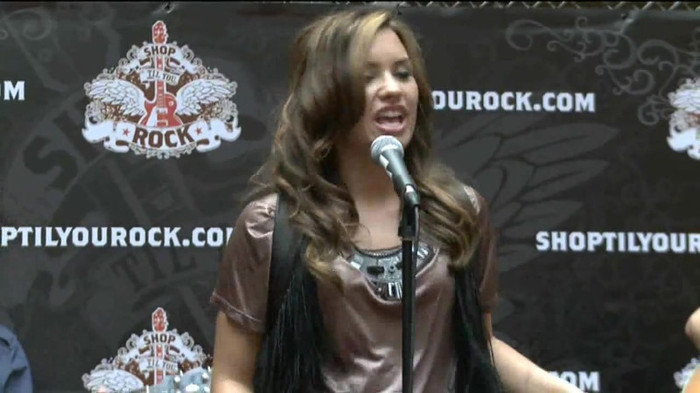Demi Lovato  Live at Glendale Galleria  in LA for Cambio in HD 02722