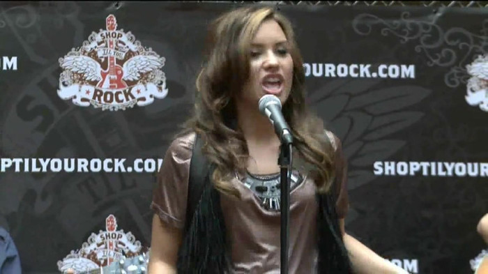 Demi Lovato  Live at Glendale Galleria  in LA for Cambio in HD 02723