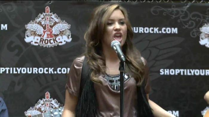 Demi Lovato  Live at Glendale Galleria  in LA for Cambio in HD 02724