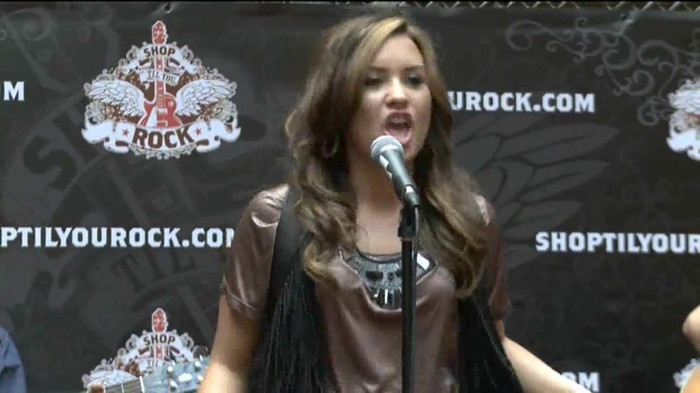 Demi Lovato  Live at Glendale Galleria  in LA for Cambio in HD 02725
