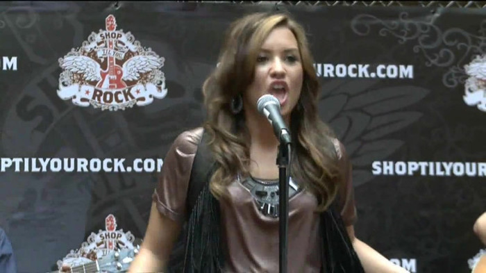 Demi Lovato  Live at Glendale Galleria  in LA for Cambio in HD 02727