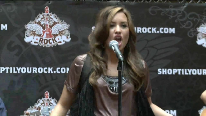 Demi Lovato  Live at Glendale Galleria  in LA for Cambio in HD 02728