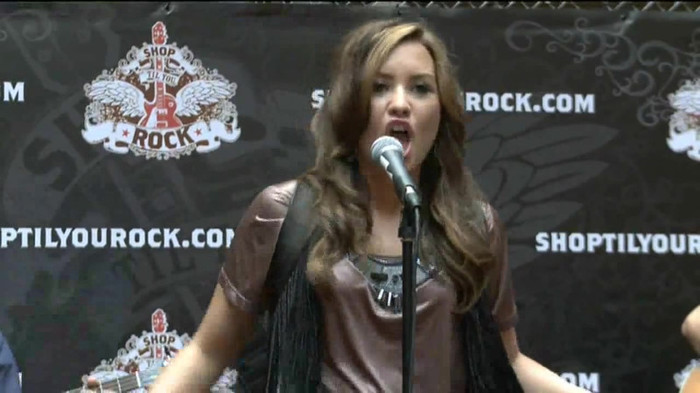 Demi Lovato  Live at Glendale Galleria  in LA for Cambio in HD 02729