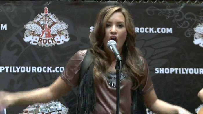 Demi Lovato  Live at Glendale Galleria  in LA for Cambio in HD 02733