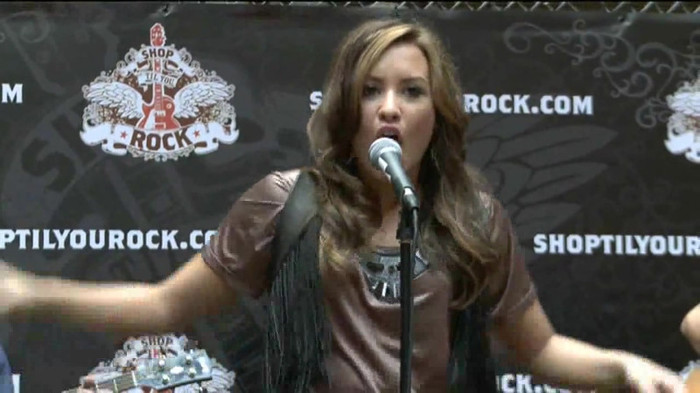 Demi Lovato  Live at Glendale Galleria  in LA for Cambio in HD 02734
