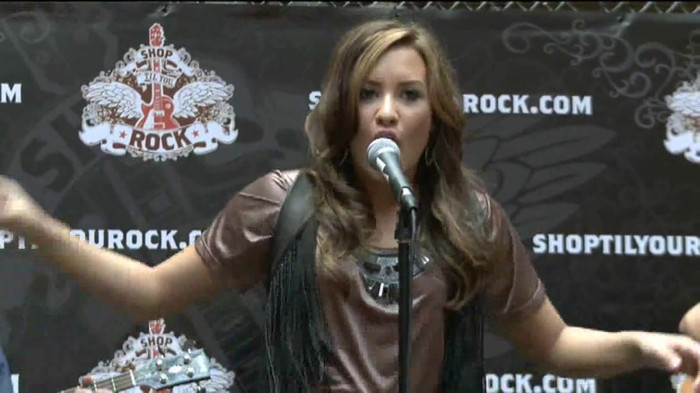 Demi Lovato  Live at Glendale Galleria  in LA for Cambio in HD 02736