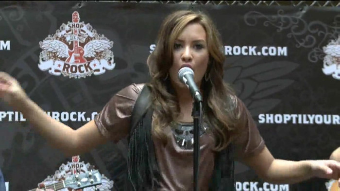 Demi Lovato  Live at Glendale Galleria  in LA for Cambio in HD 02738