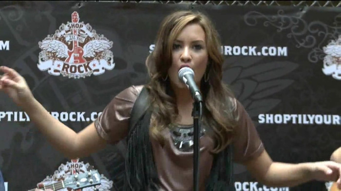Demi Lovato  Live at Glendale Galleria  in LA for Cambio in HD 02739