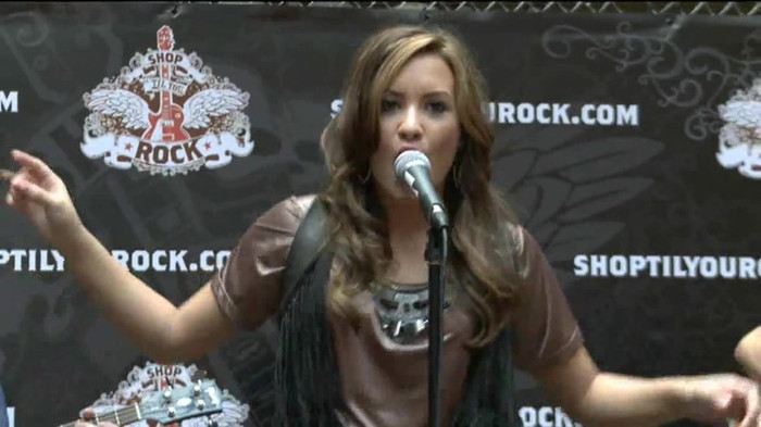 Demi Lovato  Live at Glendale Galleria  in LA for Cambio in HD 02740