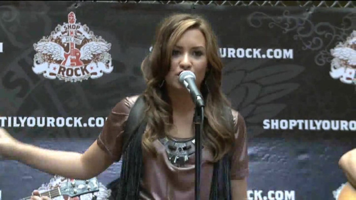 Demi Lovato  Live at Glendale Galleria  in LA for Cambio in HD 02748