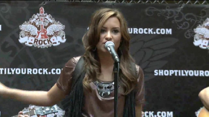 Demi Lovato  Live at Glendale Galleria  in LA for Cambio in HD 02749
