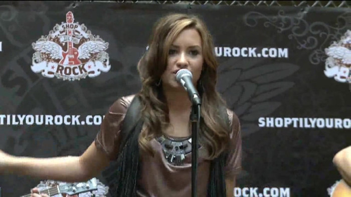 Demi Lovato  Live at Glendale Galleria  in LA for Cambio in HD 02750