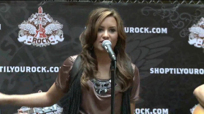 Demi Lovato  Live at Glendale Galleria  in LA for Cambio in HD 02751