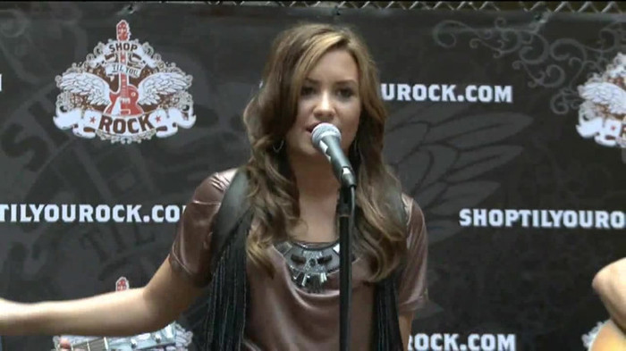 Demi Lovato  Live at Glendale Galleria  in LA for Cambio in HD 02753