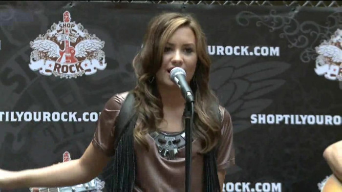 Demi Lovato  Live at Glendale Galleria  in LA for Cambio in HD 02754
