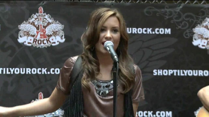 Demi Lovato  Live at Glendale Galleria  in LA for Cambio in HD 02755
