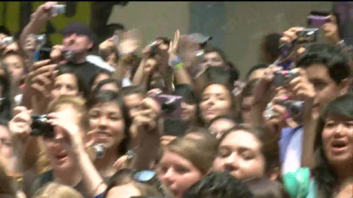 Demi Lovato  Live at Glendale Galleria  in LA for Cambio in HD 02312