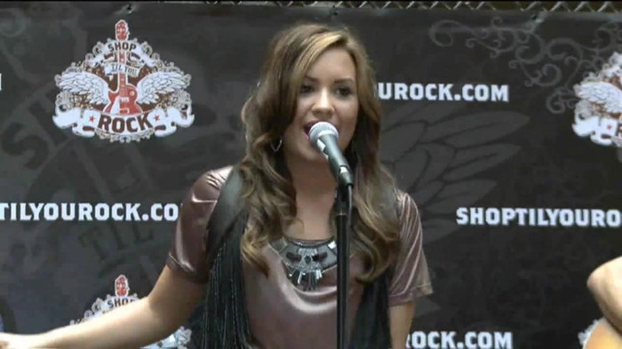 Demi Lovato  Live at Glendale Galleria  in LA for Cambio in HD 02758