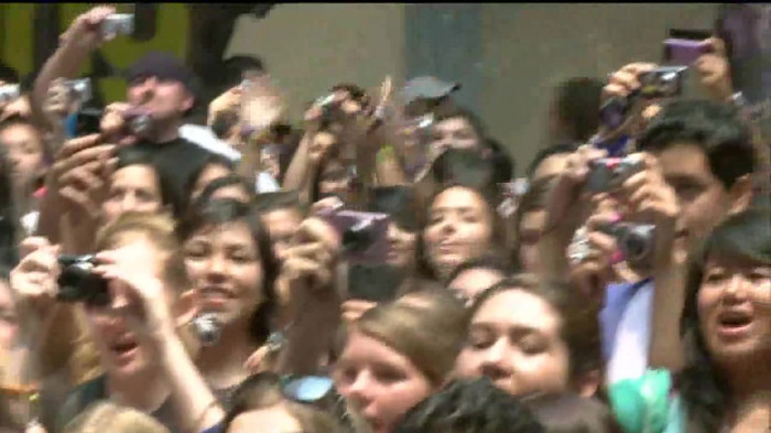 Demi Lovato  Live at Glendale Galleria  in LA for Cambio in HD 02313